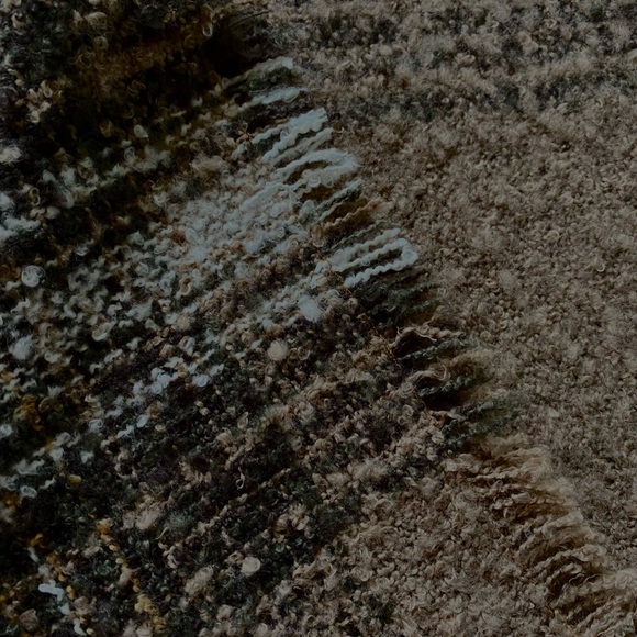 SHAWL WRAP -ONE SIZE- GREAT NEUTRAL COLORS- VERY SOFT- LIGHT TO MEDIUM WEIGHT - Picture 3 of 6